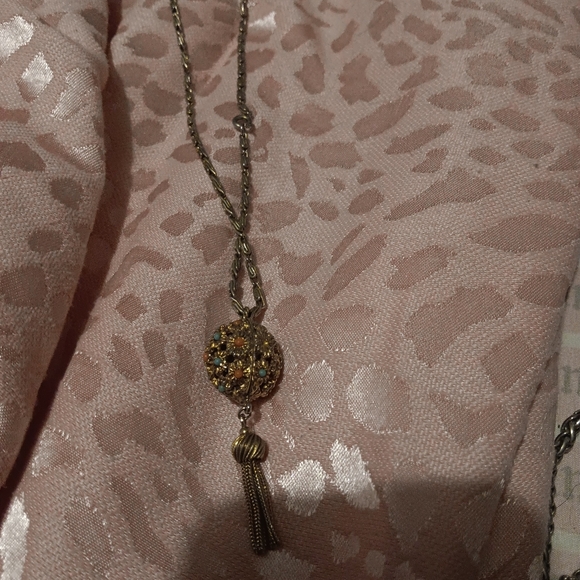 Antique beaded ball with tassels - Picture 3 of 3